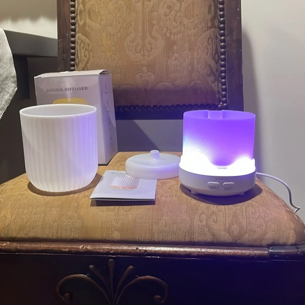 Aroma Diffuser - White with mist and colors NIB